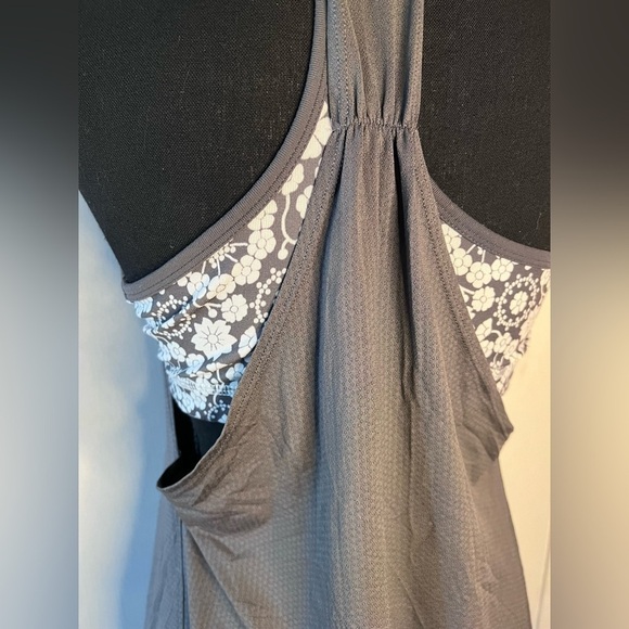 Gray Racerback Tank with Built-in Bra Size 6 - Picture 6 of 6